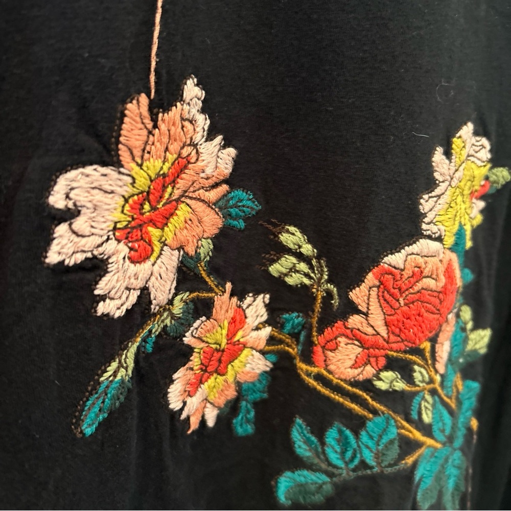 Johnny Was LA Black Long Sleeve Embroidered Shirt Top Floral Logo Amour Heart M - Picture 14 of 14